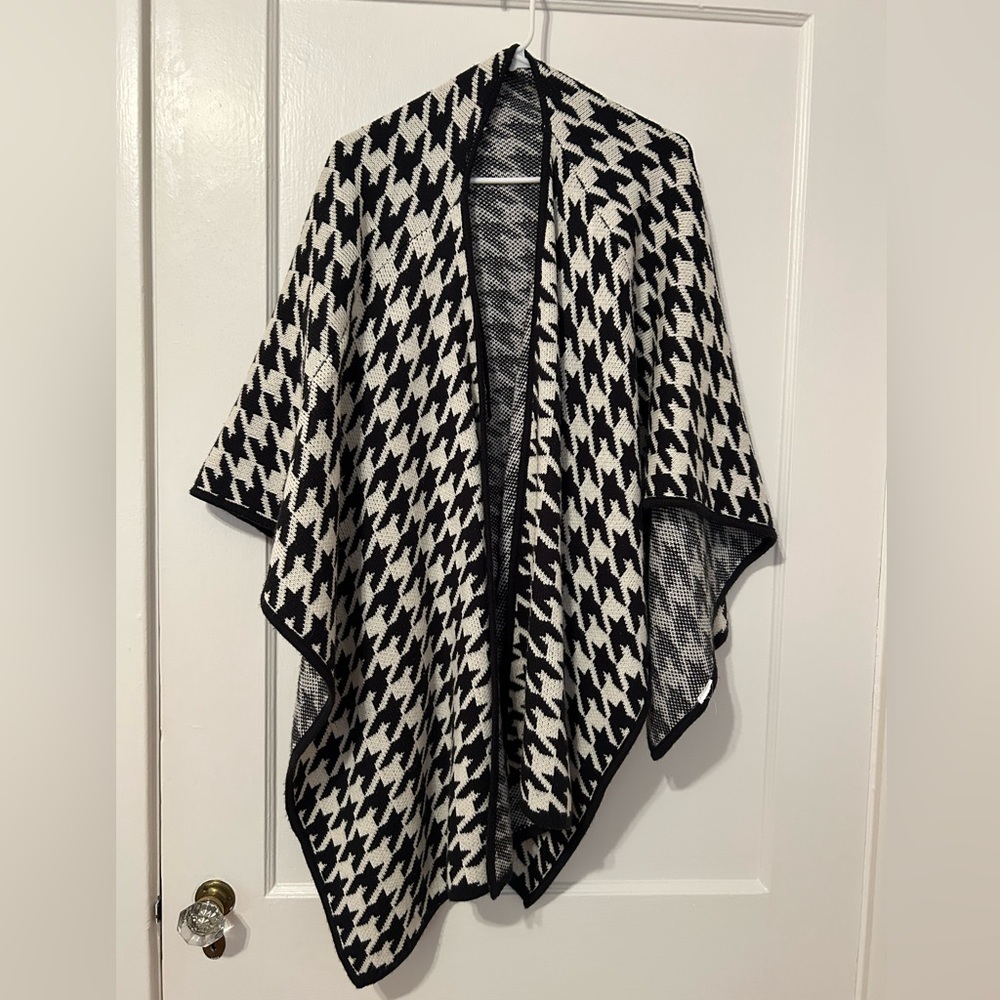 Black and White Houndstooth Poncho